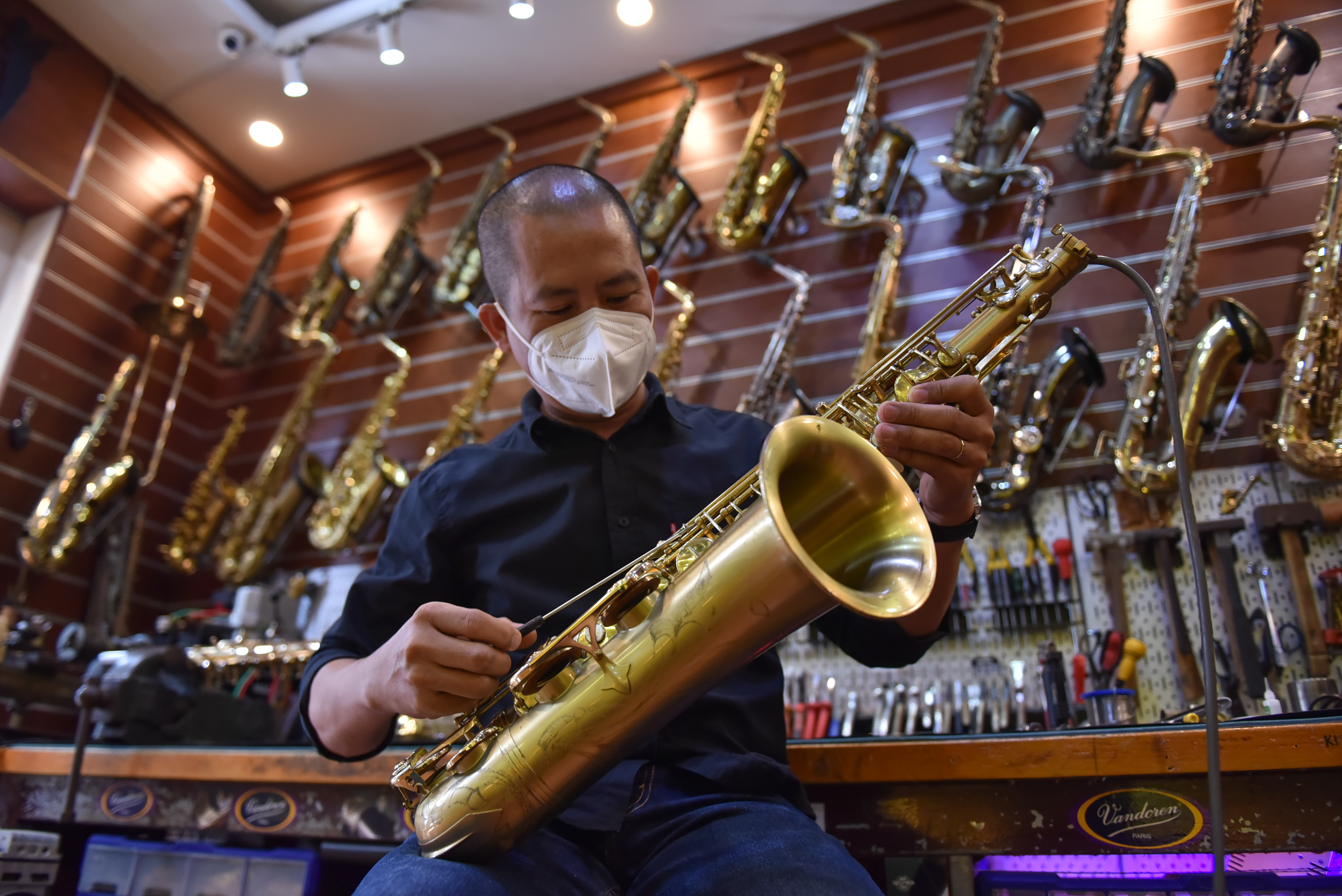 Man repairs saxophones for over two decades in Ho Chi Minh City