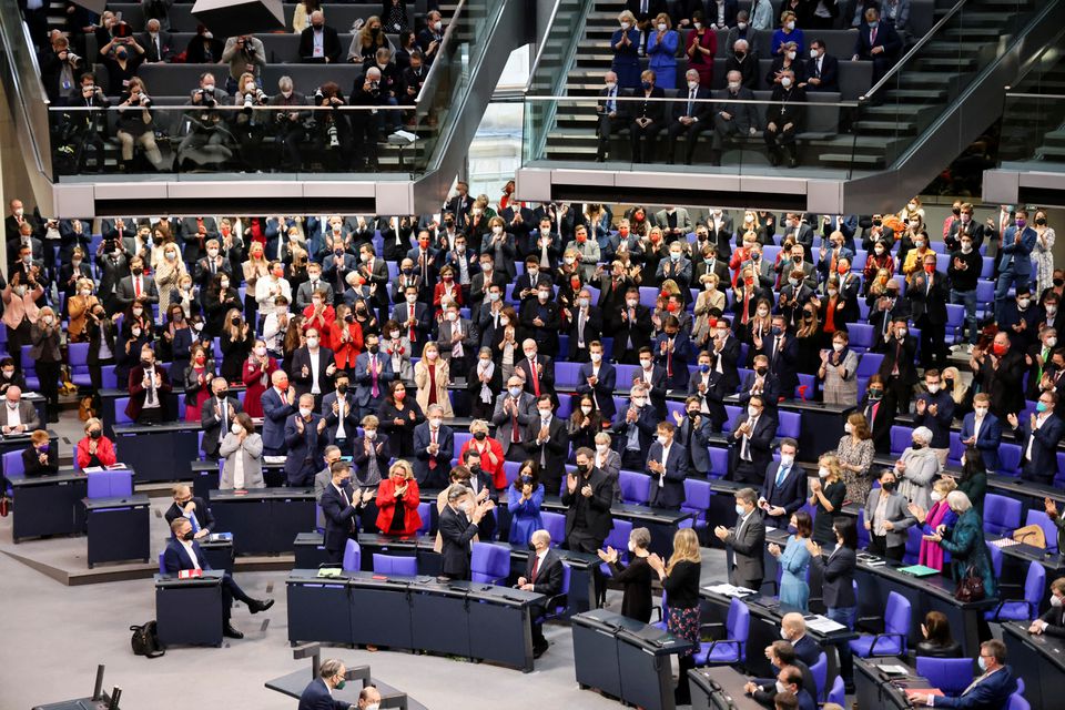 Newly elected German Chancellor Olaf Scholz receives applause during a session of the German lower house of parliament Bundestag to elect a new chancellor, in Berlin, Germany, December 8, 2021. Photo: Reuters