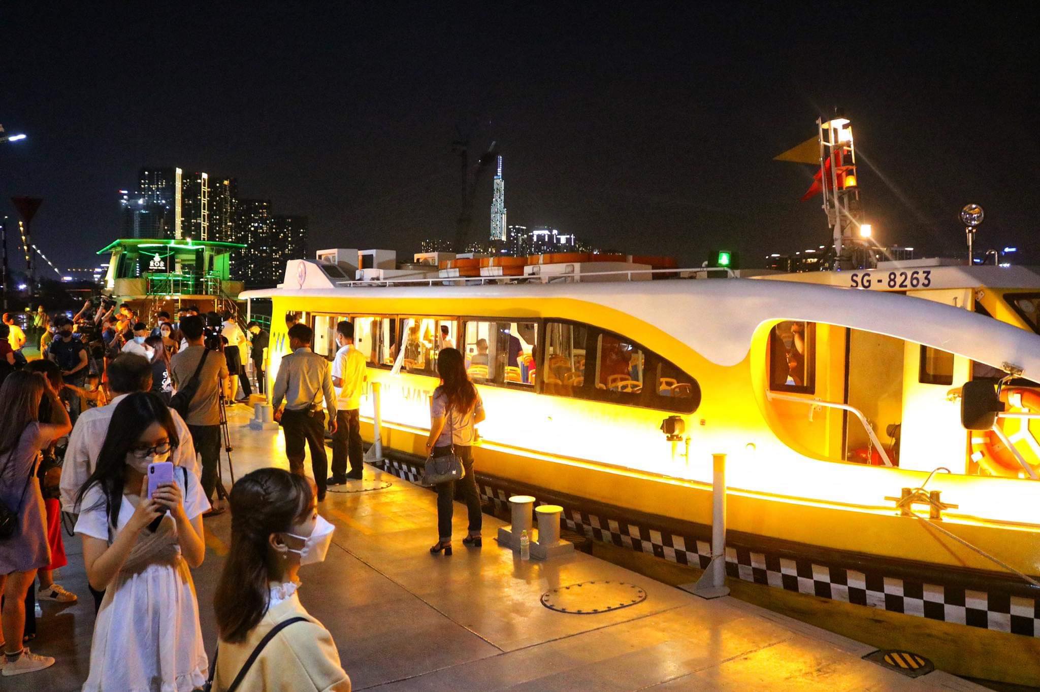 Ho Chi Minh City night water bus tickets sell like hot cakes on debut day