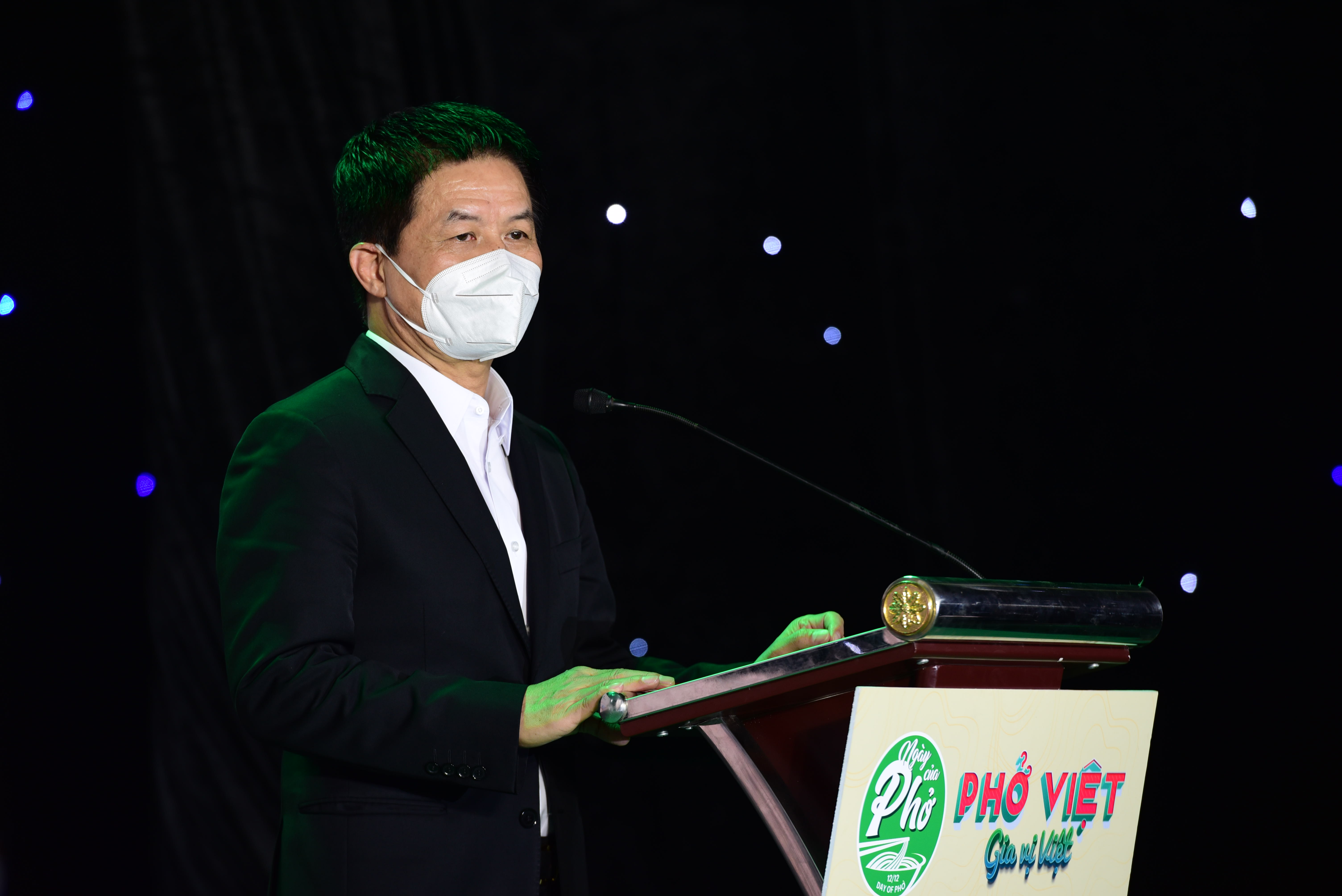 Nguyen Quoc Ky, president of the Vietnam Culinary Culture Association, speaks at the 2021 Day of Pho Gala, December 12, 2021. Photo: Tuoi Tre