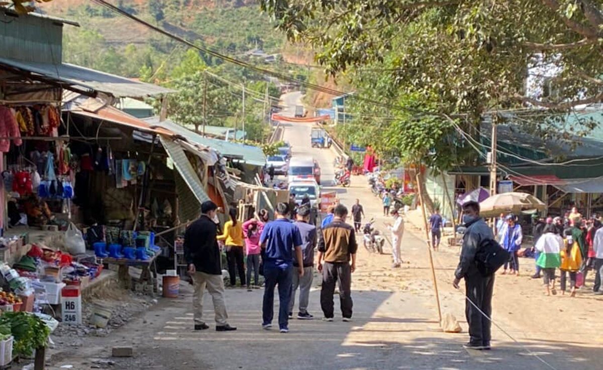 Two killed, three hospitalized as truck rams roadside market in northern Vietnam