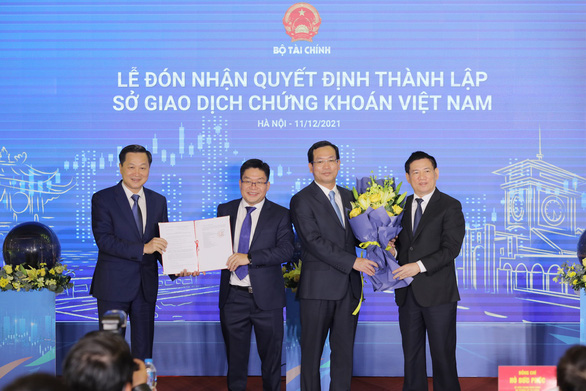 Vietnam debuts national stock exchange