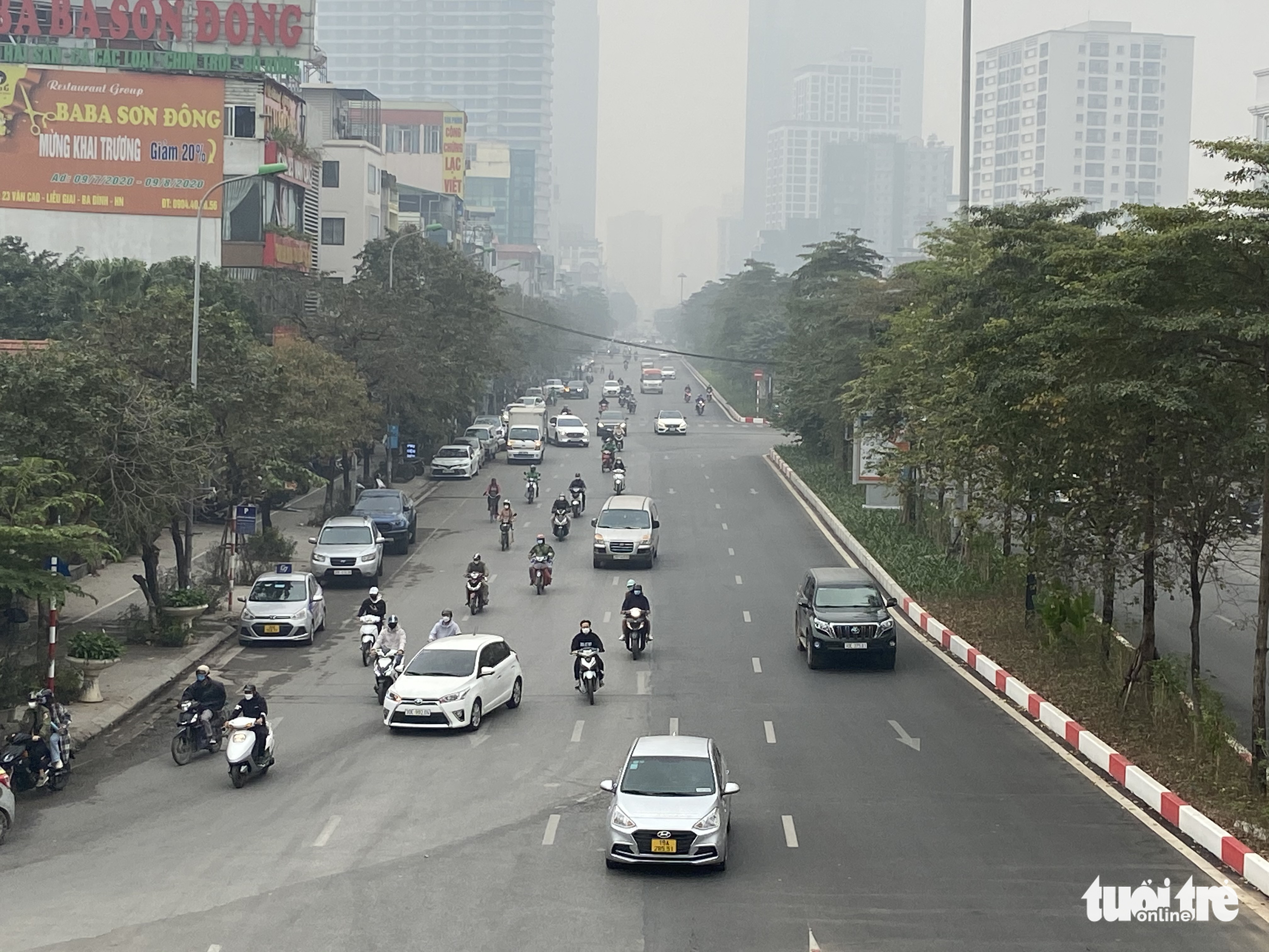 Smog envelops Hanoi’s inner city on December 15, 2021. Photo: Q.The / Tuoi Tre