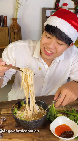 Ong Anh Thich Nau An is seen enjoying a bowl of pho he cooks by himself in a screenshot from his video posted on December 12, 2021.