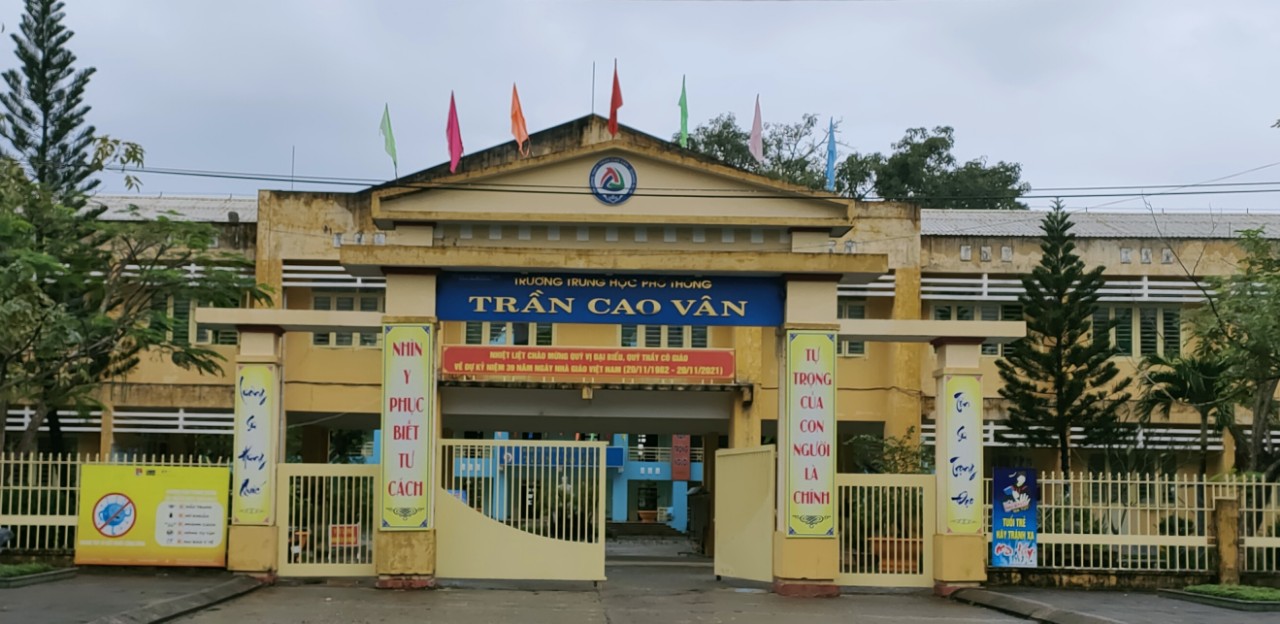 11th grader hospitalized after getting two COVID-19 vaccine doses minutes apart in central Vietnam
