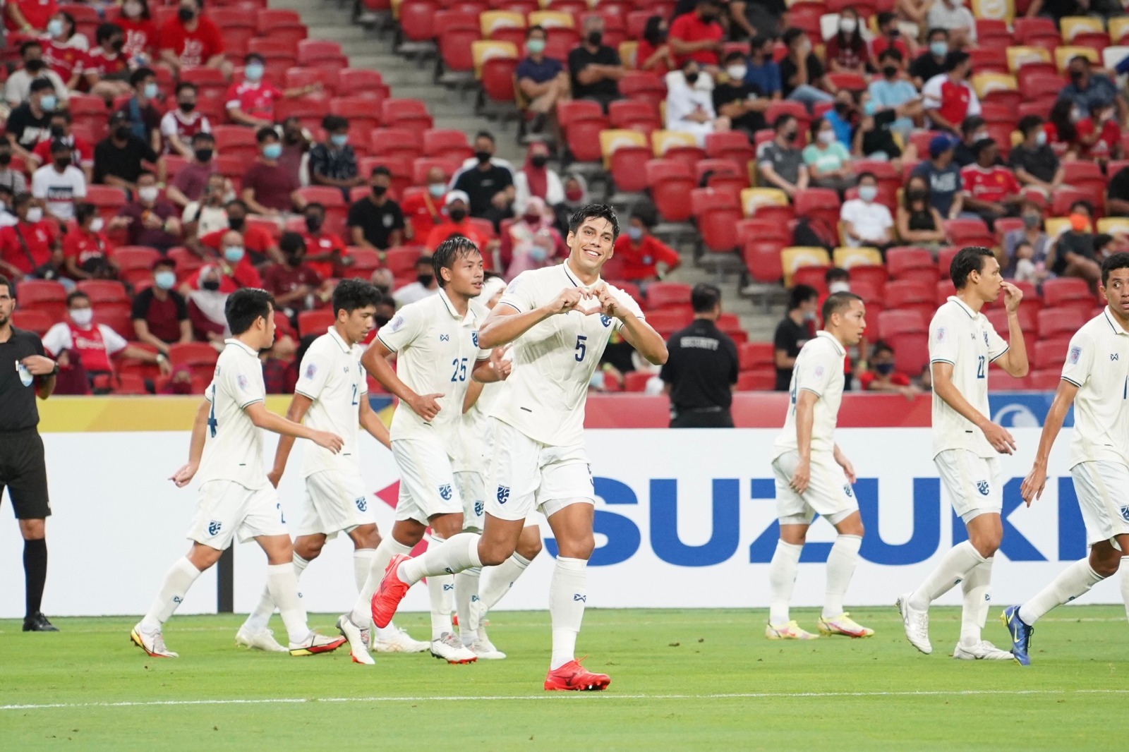 Thailand beat Singapore 2-0 to remain unbeaten in Suzuki Cup