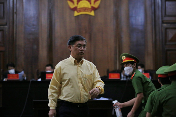 This photo shows Tran Trong Tuan, ex-deputy chief of office of the Ho Chi Minh City Party Committee and also former director of the municipal Department of Construction, at his hearing at the Ho Chi Minh City People’s Court on December 13, 2021. Photo: Nhat Thinh / Tuoi Tre