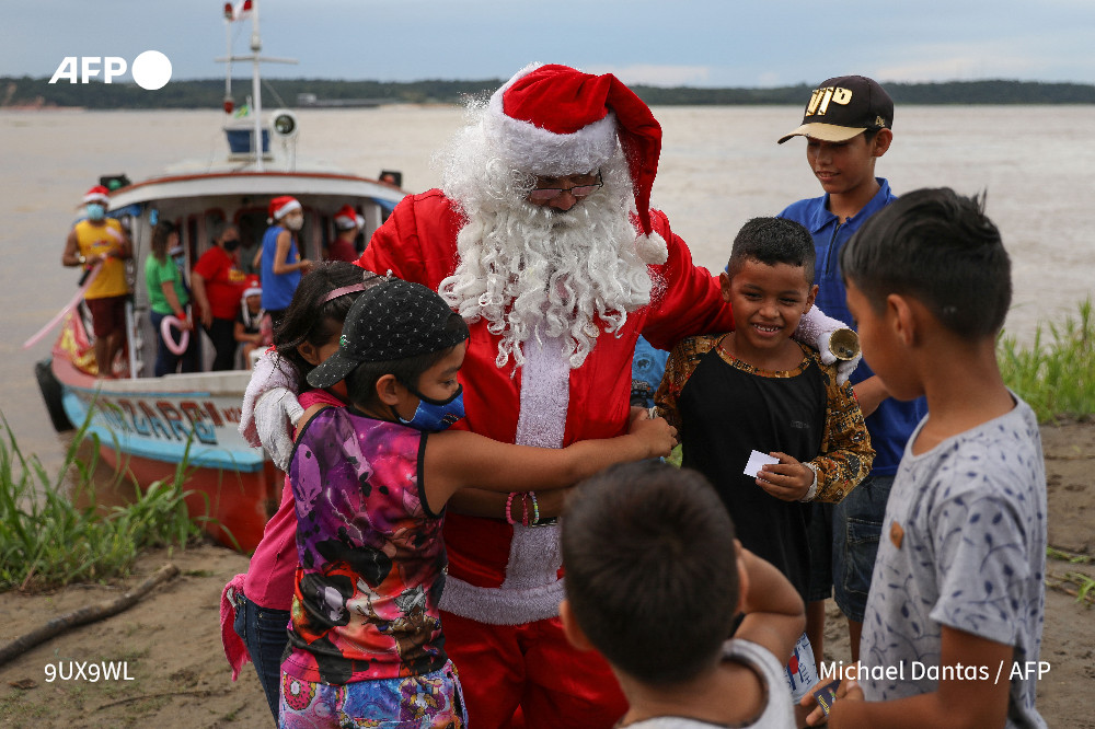 Seeing the ear-to-ear smiles of waiting children makes the steamy business of being an Amazonian Santa worthwhile, volunteers in the Friends of Father Christmas group say. Photo: AFP