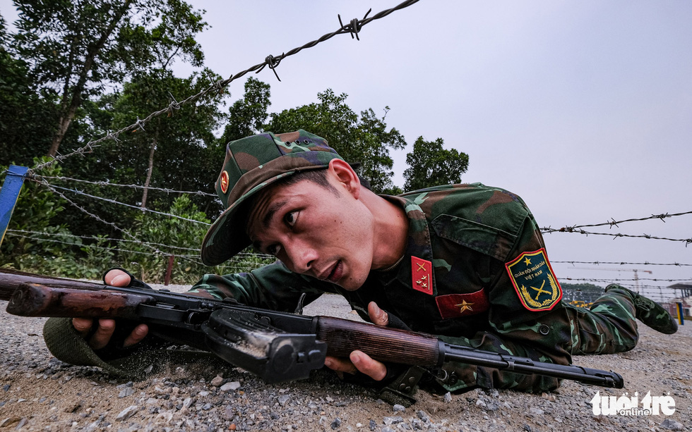 Senior Lieutenant Nguyen Vu Phuong races through an obstacle course at the National Military Training Center 4 in My Duc District, Hanoi, Vietnam. Photo: Nam Tran / Tuoi Tre
