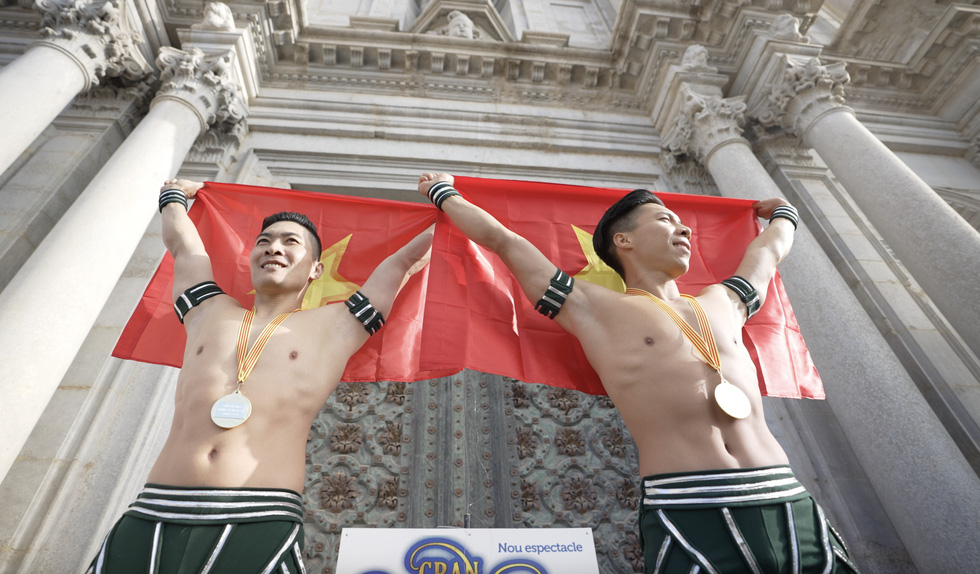 Vietnam’s Giang Brothers break own Guinness World Record in Spain