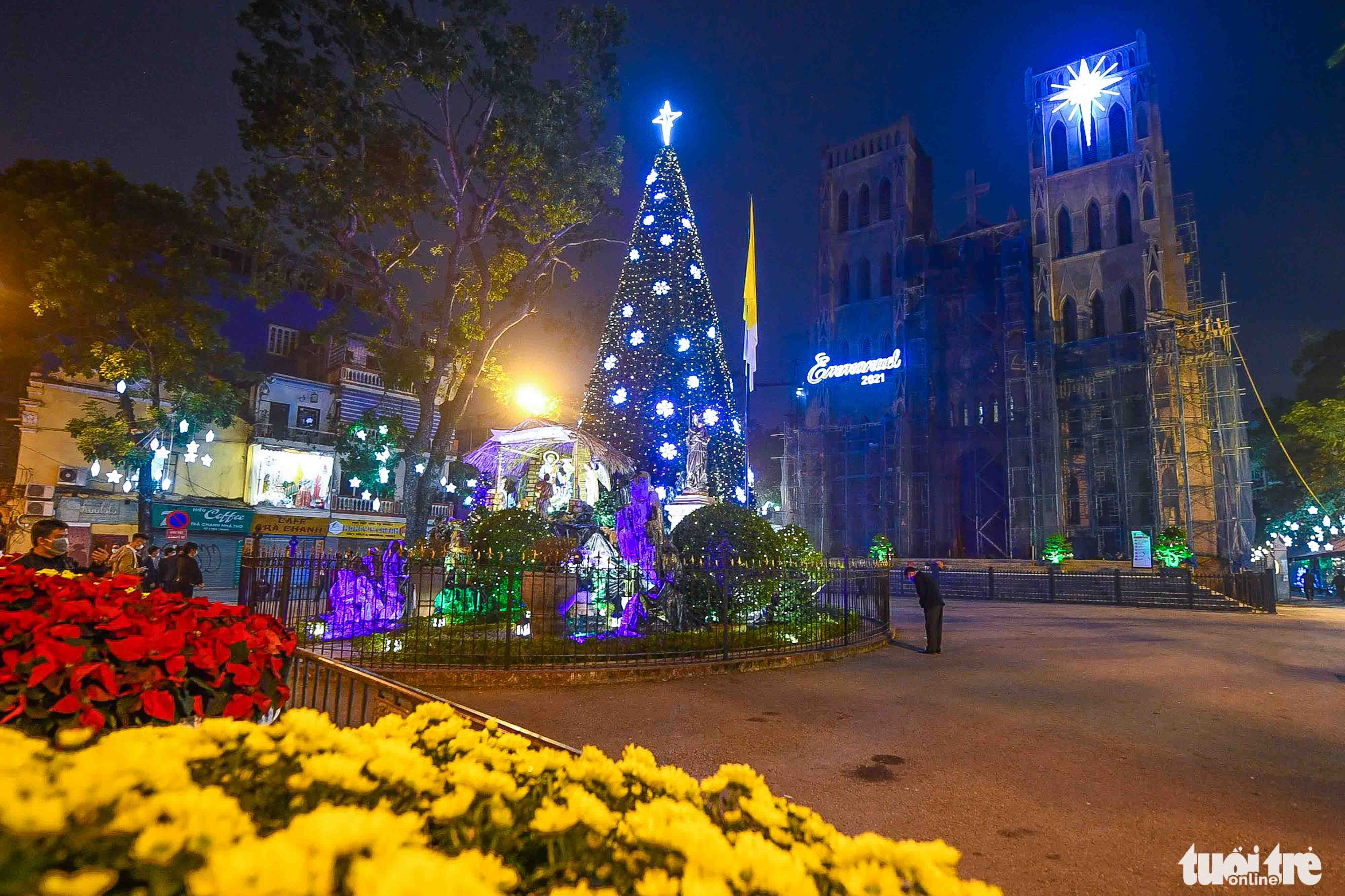 The St. Joseph's Cathedral turns quiet in Hanoi, December 24, 2021. Photo: Dat Quan / Tuoi Tre