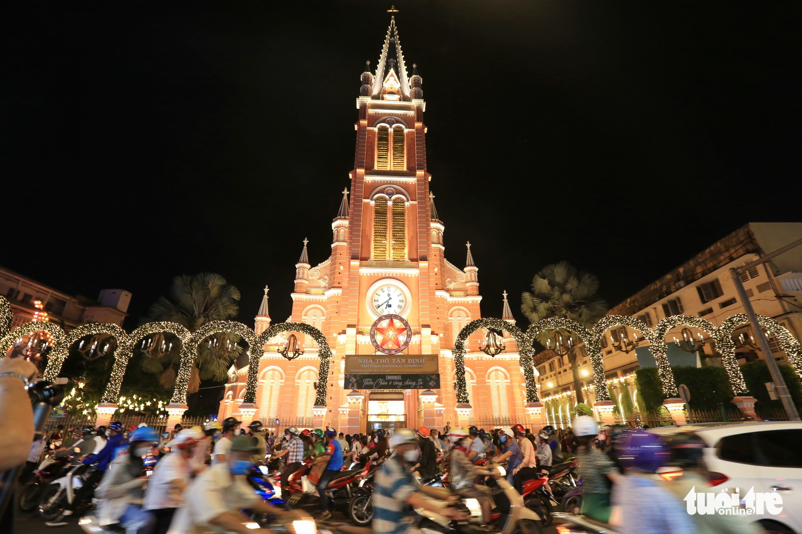 In pictures: Christmas celebrations in stark contrast across Vietnam