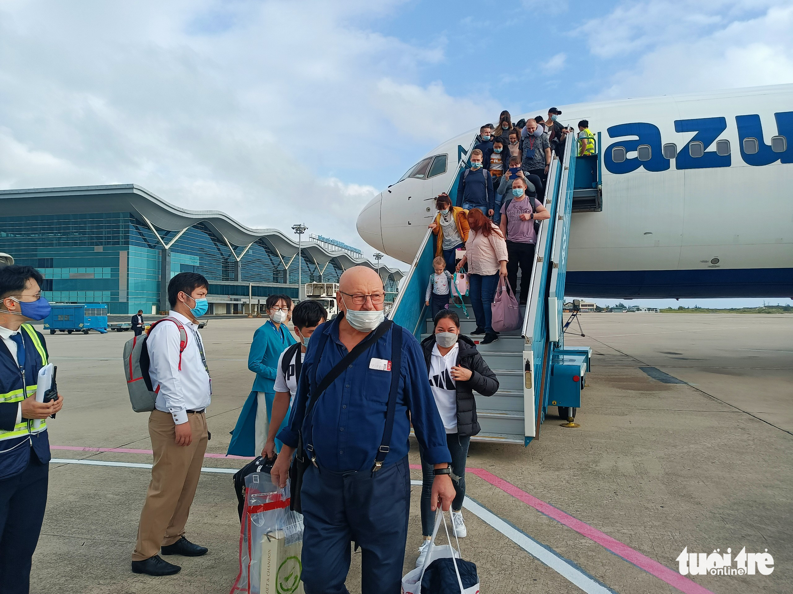 Russian tourists arrive at Cam Ranh International Airport in Khanh Hoa Province, Vietnam, December 26, 2021. Photo: Minh Chien / Tuoi Tre
