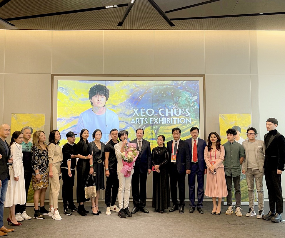 Xeo Chu (in white) speaks at the opening ceremony of his exhibition at Expo Dubai 2021 on December 29, 2021. Photo: Supplied