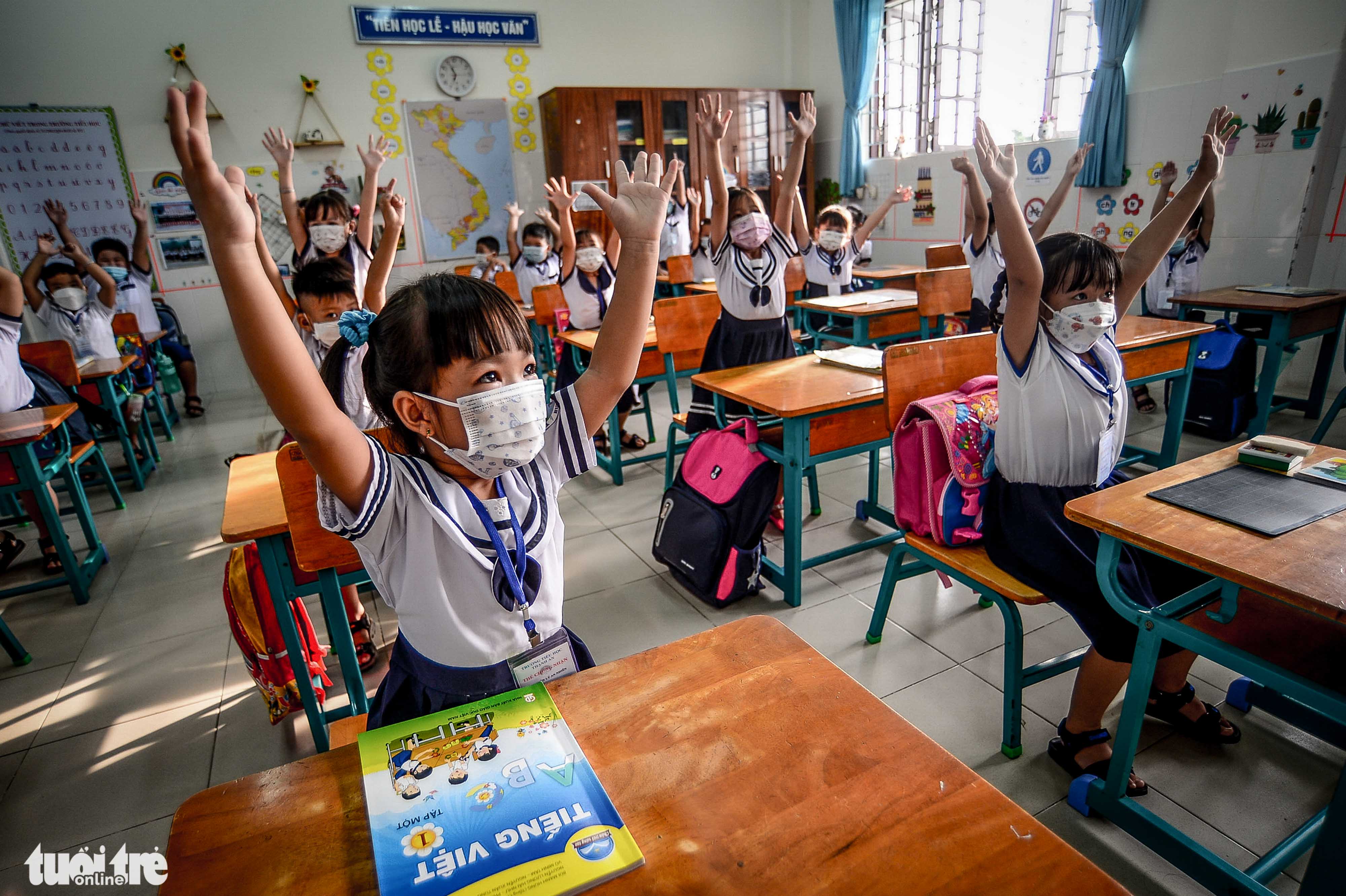 Students return to class on a trial basis on Thach An Island in Can Gio District, Ho Chi Minh City, October 20, 2021 following months of remote learning. Photo: Quang Dinh / Tuoi Tre