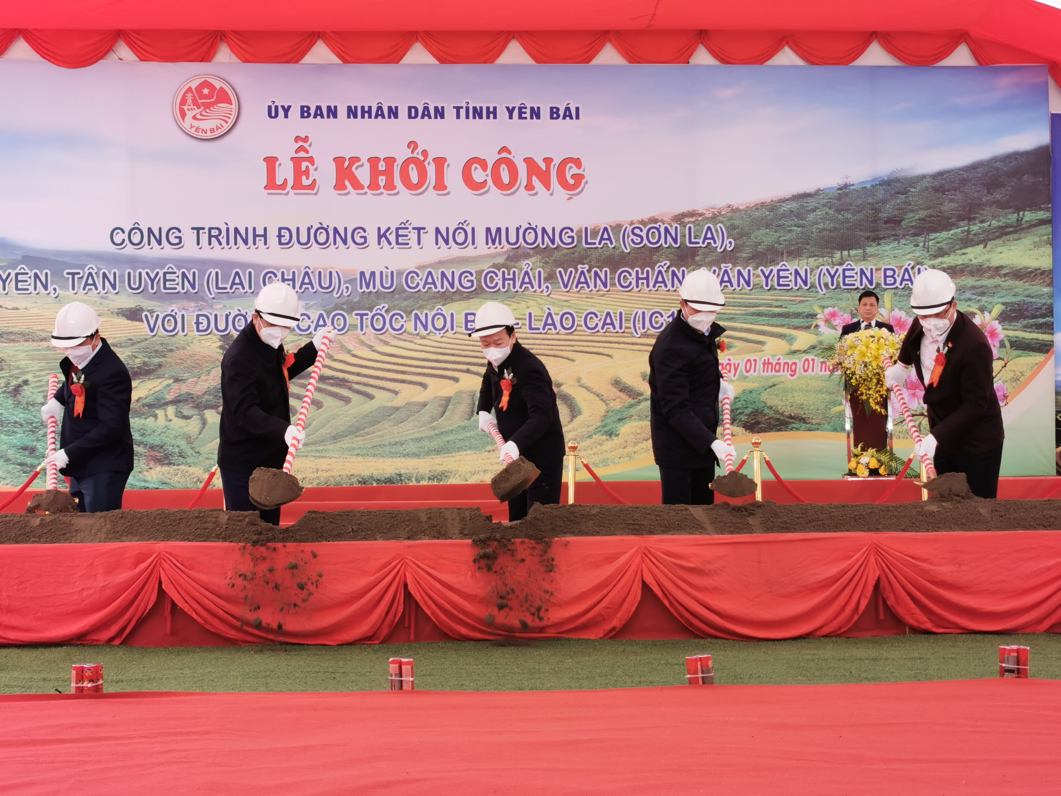 The groundbreaking of the project is organized in Yen Bai Province, January 1, 2022. Photo: Vu Tuan / Tuoi Tre