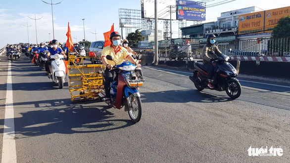 Ho Chi Minh City deploys forces to collect nails scattered along national highway