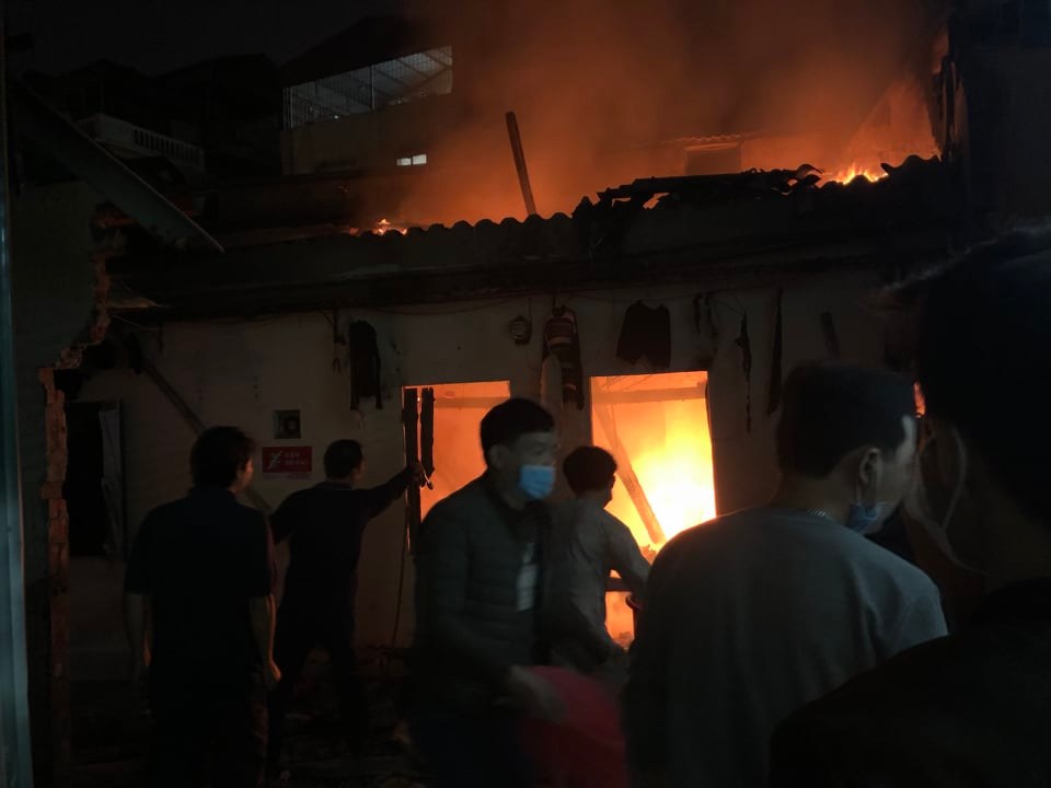 The scene of a fire caused by a gas explosion in Hoang Mai District, Hanoi, January 3, 2022. Photo: Thuy Lieu / Tuoi Tre