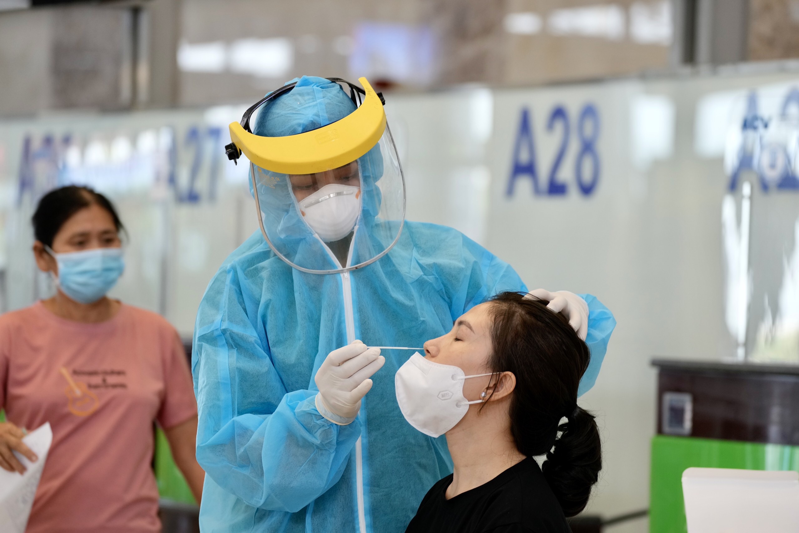 Vietnam aviation watchdog wants to waive rapid tests on int’l passengers