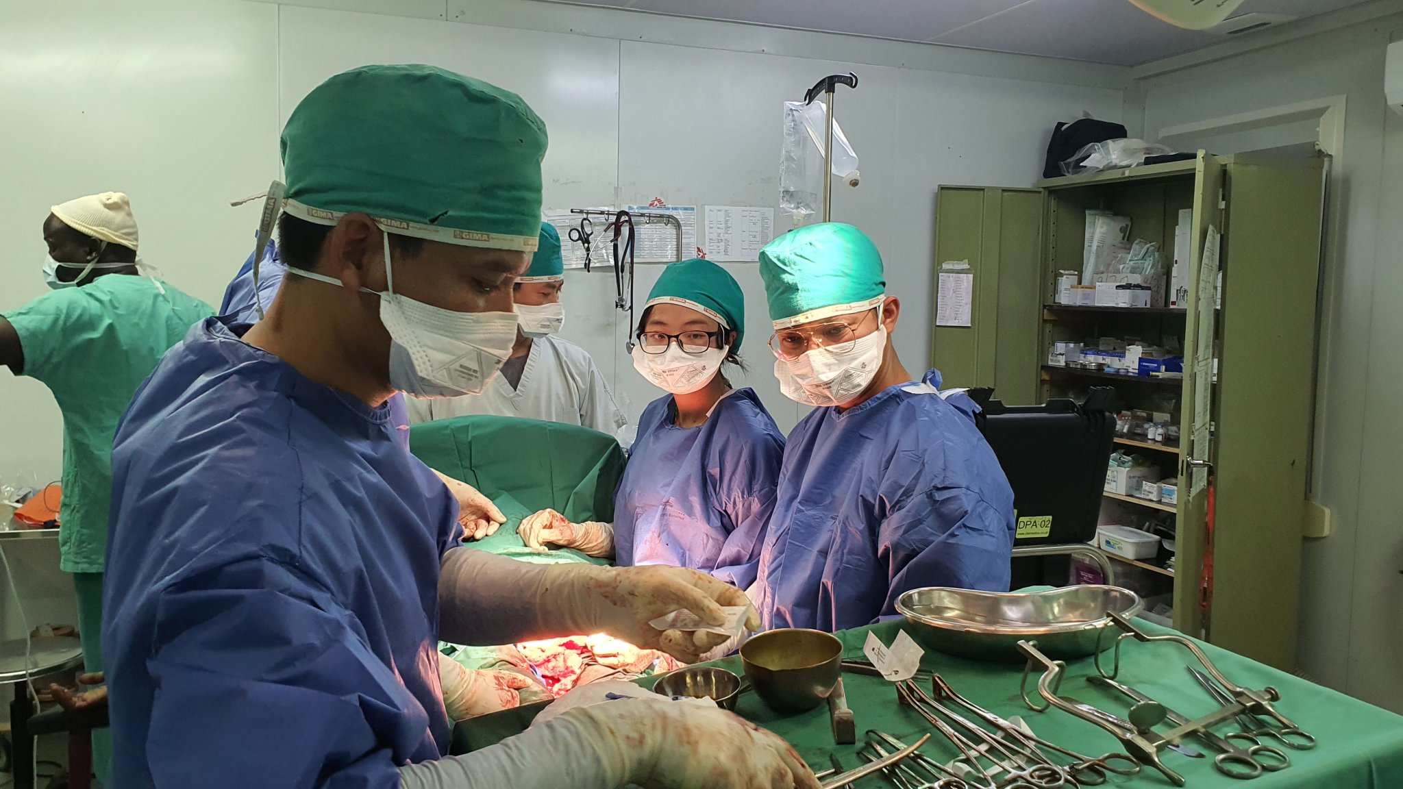 Vietnamese peacekeeping doctors successfully perform C-section on woman with fetal distress in South Sudan