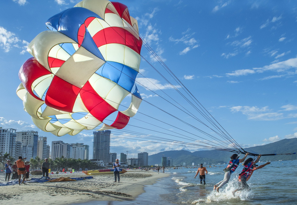 Tourists are paraskiing at a beach in Da Nang, Vietnam. Photo: Supplied