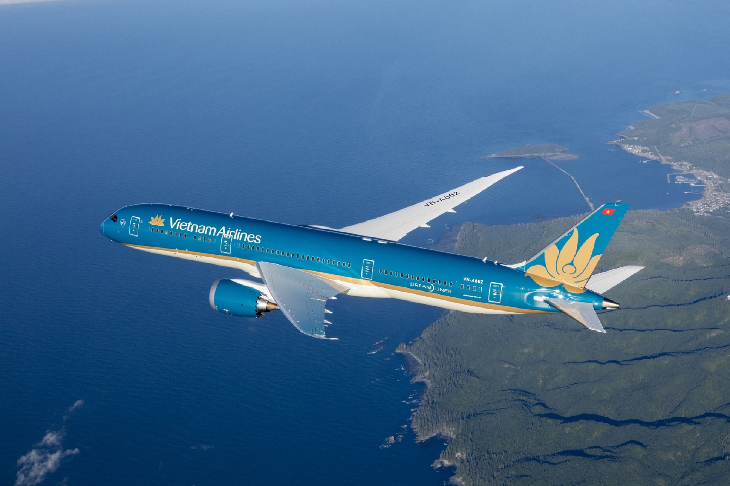 Vietnam Airlines flight diverted over anonymous shooting threat