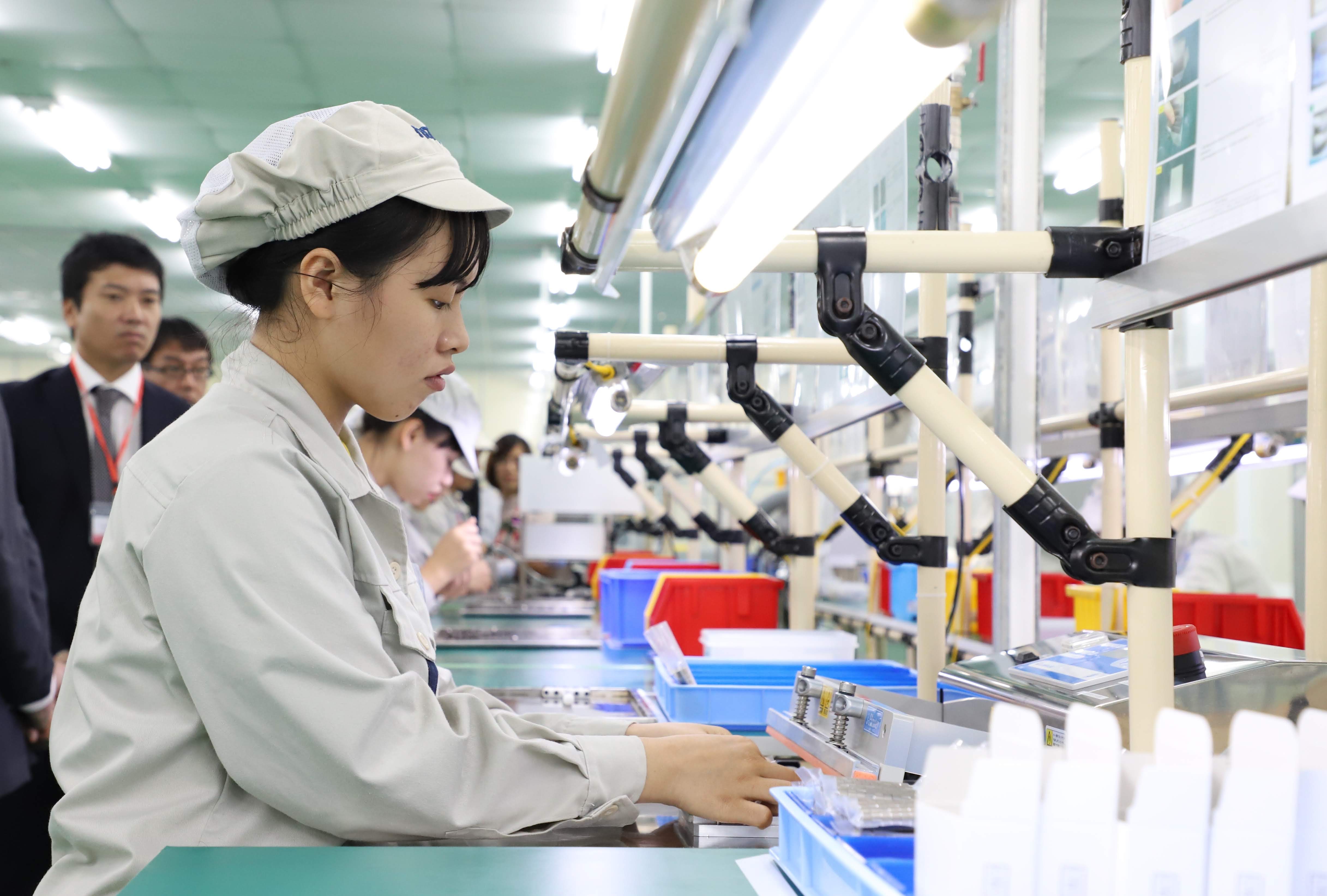 COVID-19 drives 1.4mn people out of work in Vietnam in 2021: GSO