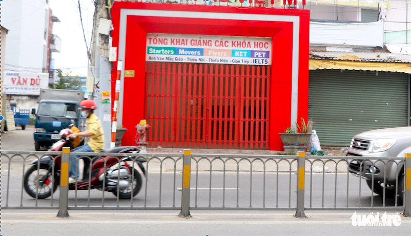 An English center remains closed in Ho Chi Minh City. Photo: Trong Nhan / Tuoi Tre