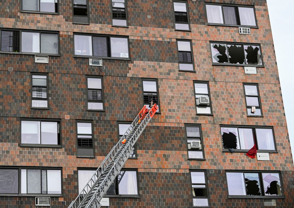Emergency personnel from the FDNY respond to an apartment building fire in the Bronx borough of New York City, U.S., January 9, 2022. Photo: Reuters