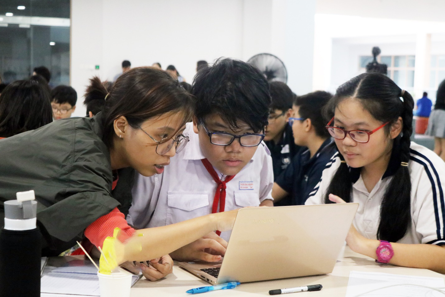 More localities welcome students back to school in Vietnam