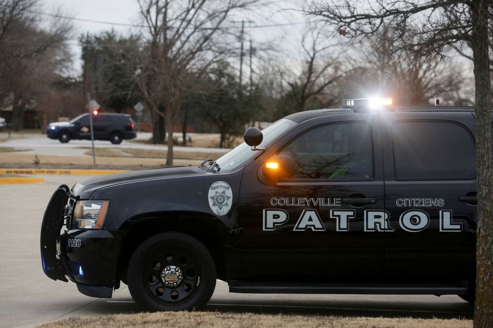 Law enforcement vehicles are seen in the area where a man has reportedly taken people hostage at a synagogue during services that were being streamed live, in Colleyville, Texas, U.S. January 15, 2022. Photo: Reuters