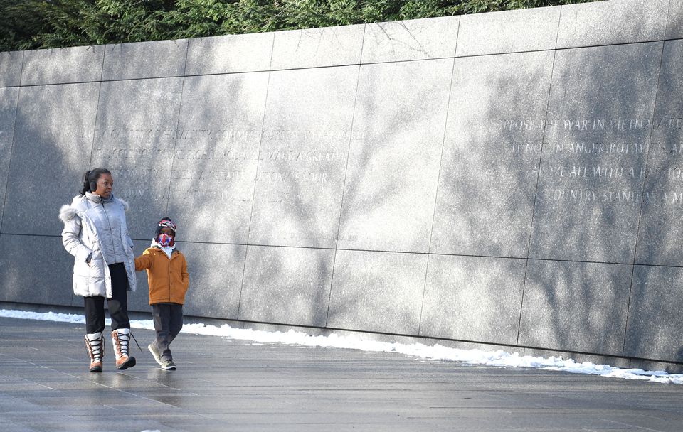 Visitors walk past the Martin Luther King, Jr. Memorial after a stormy night, in Washington, U.S., January 17, 2022. Photo: Reuters