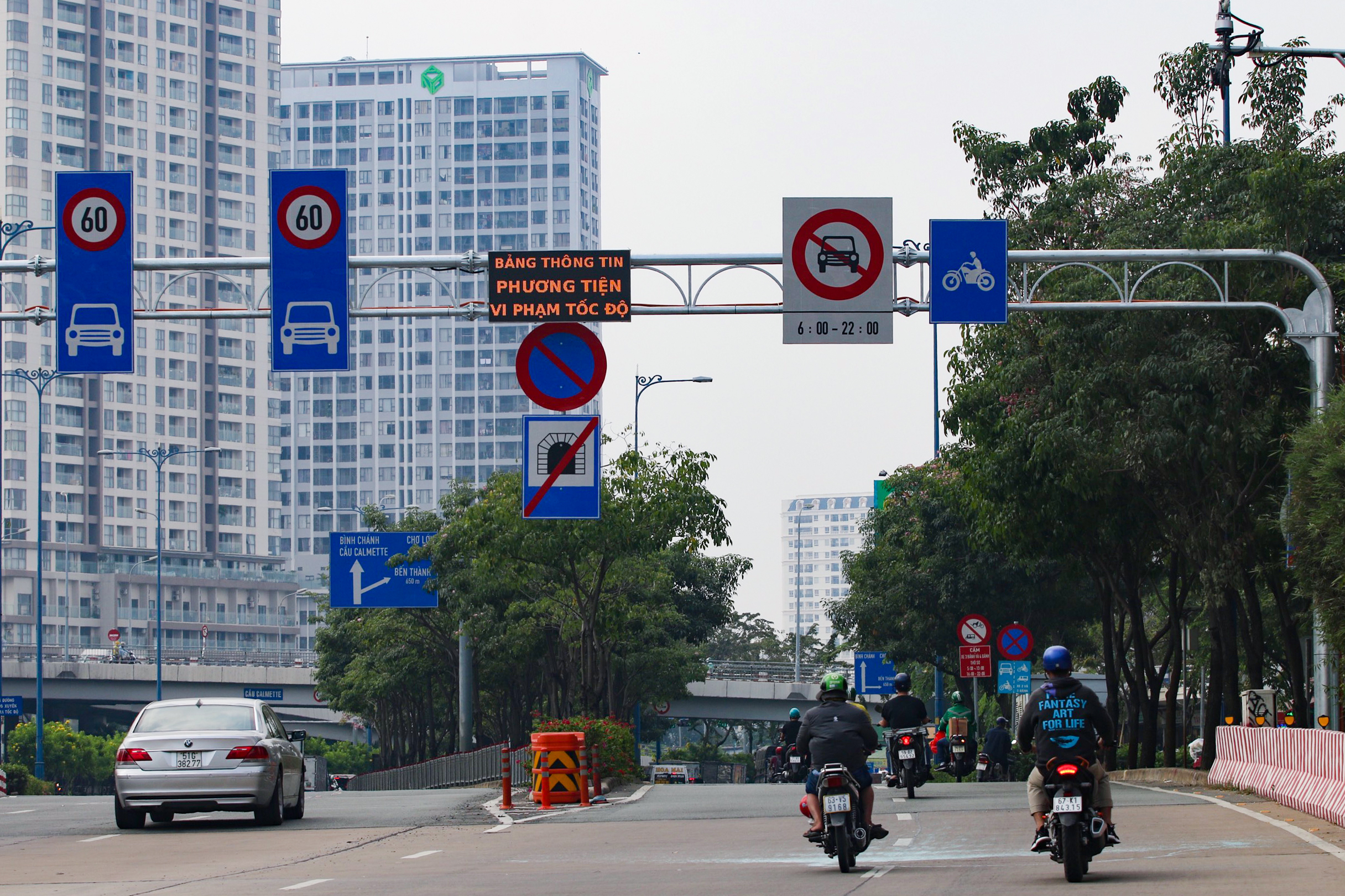 A newly-installed radar speed sign is pictured at one end of the Thu Thiem Tunnel in Thu Duc City, Ho Chi Minh City. Photo: Chau Tuan / Tuoi Tre