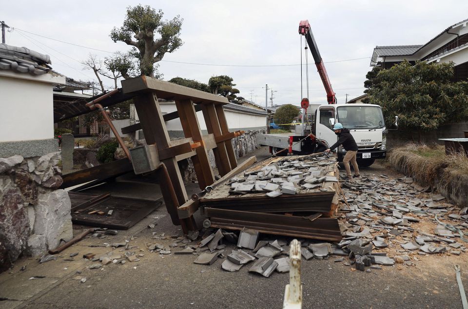 Southern Japan earthquake injures 13, no tsunami warning
