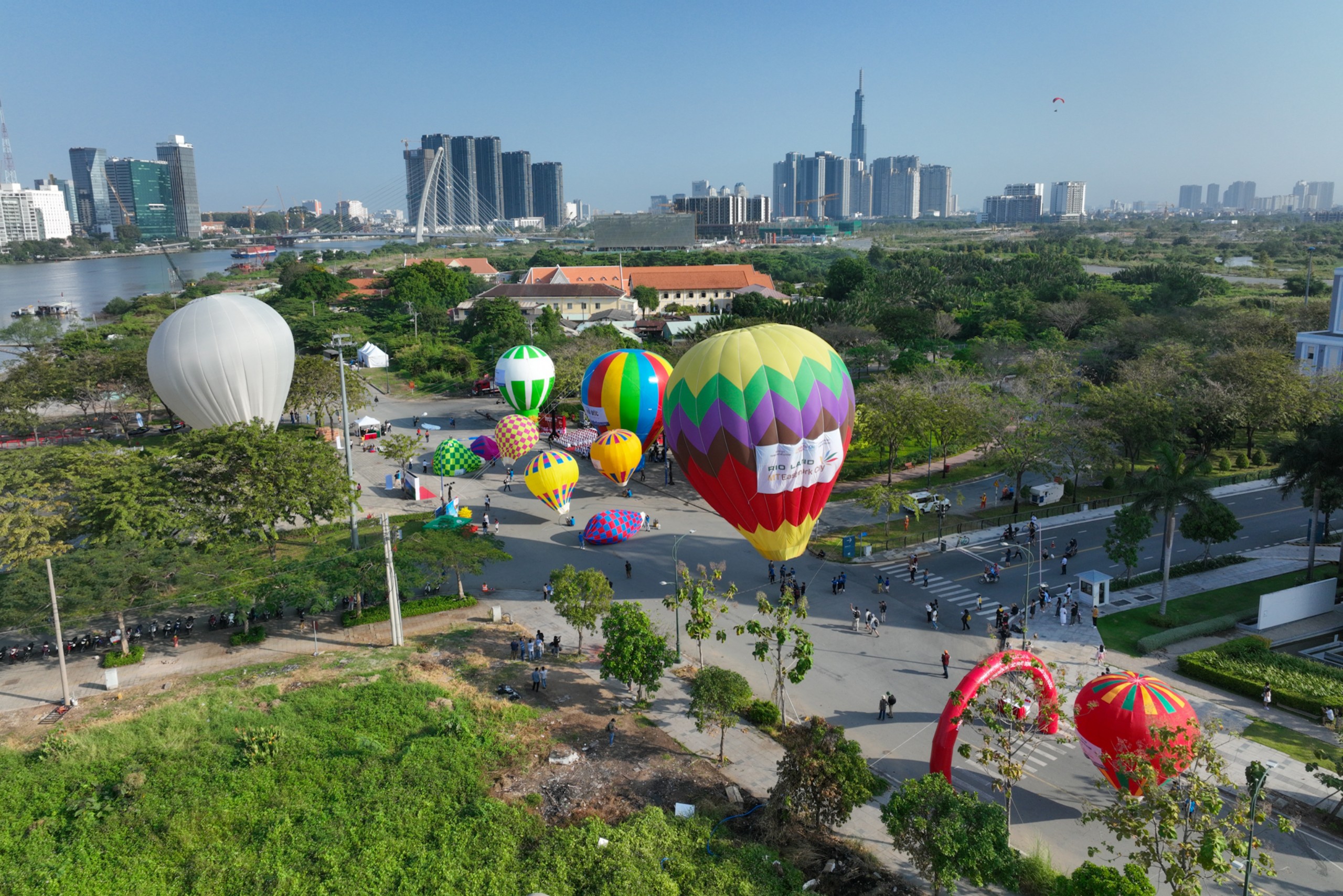Hot-air balloons color sky over Ho Chi Minh City tourism fest