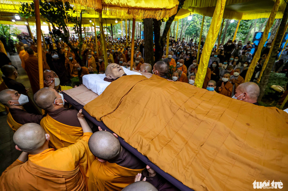 Thousands mourn Vietnamese Zen master Thich Nhat Hanh at funeral in Hue