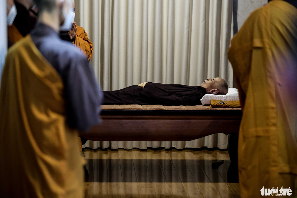 Disciples of the late Venerable Thich Nhat Hanh paid their last respects to him at Tu Hieu Temple in Hue City, Vietnam on January 23, 2021. Photo: Nguyen Khanh / Tuoi Tre