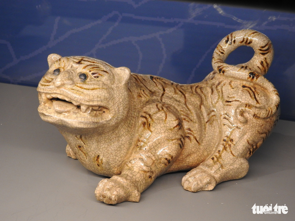 A tiger sculpture made of Bat Trang ceramic from the 18th century is seen in the photo. Photo: Thien Dieu / Tuoi Tre