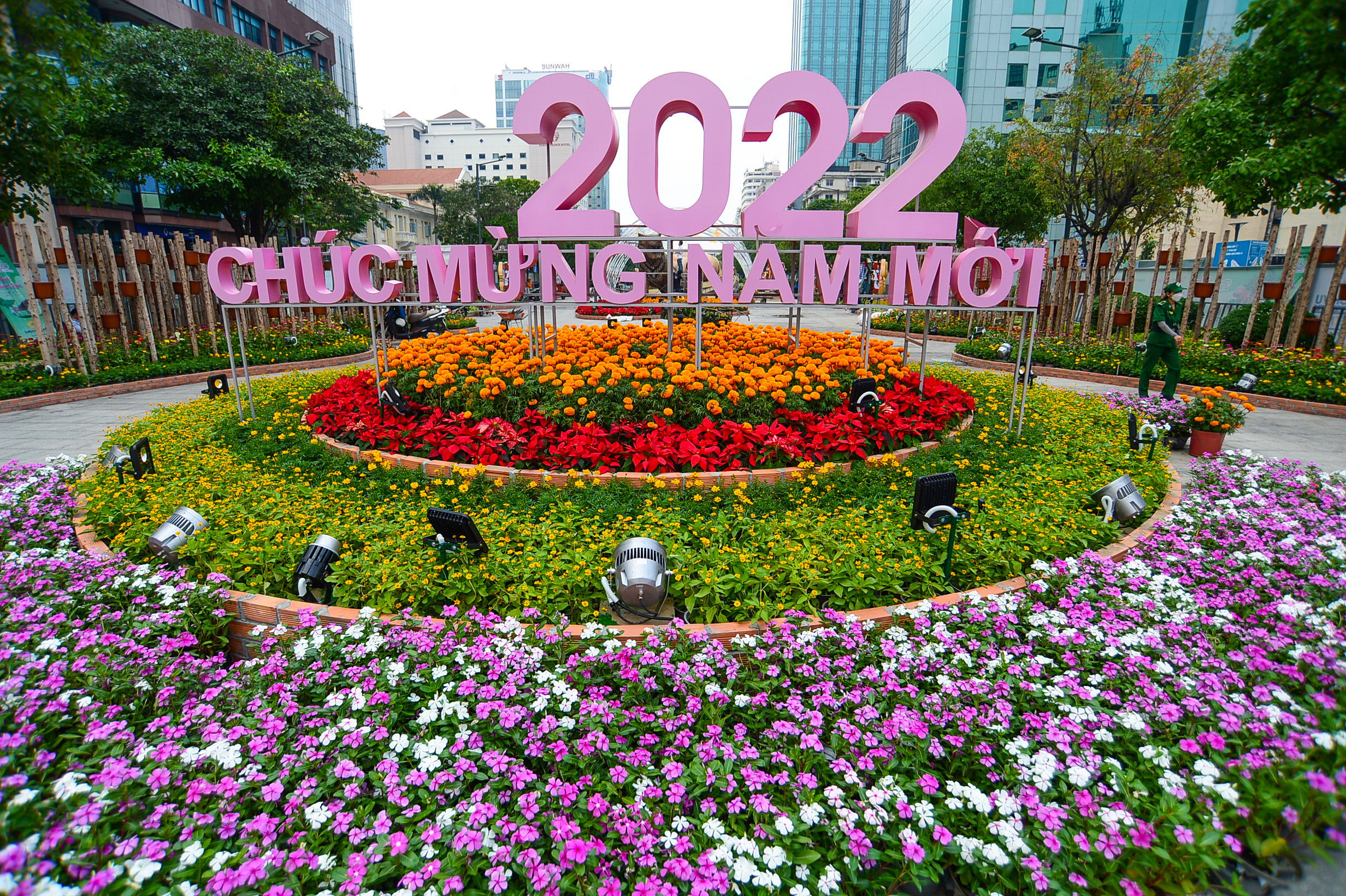 The entrance of the 2022 Nguyen Hue Flower Street in District 1, Ho Chi Minh City, January 26, 2022. Photo: Quang Dinh / Tuoi Tre