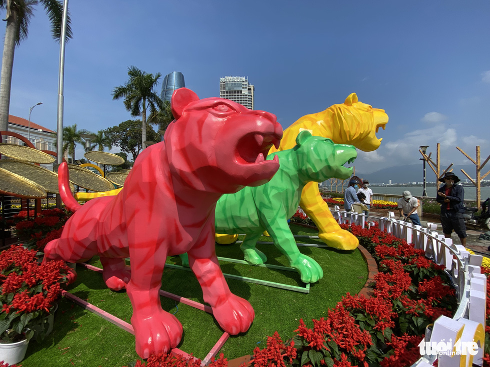 The colorful tiger mascots in Da Nang, Vietnam. Photo: Thai Ba Dung / Tuoi Tre