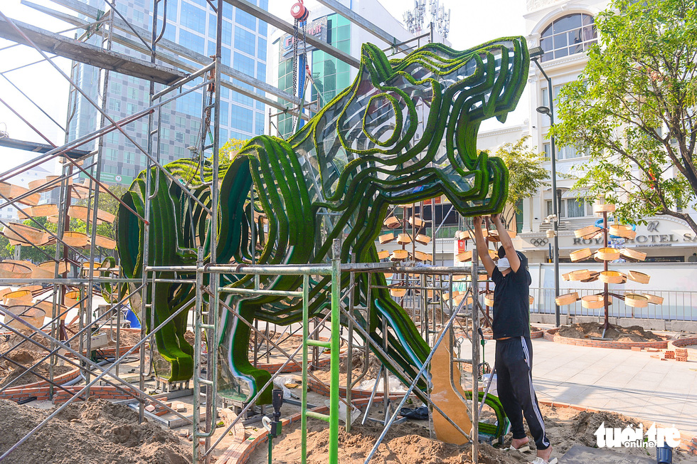 This 4.6-meter-high and more than 10-meter-long 'lord of the jungle' mascot is constructed of tempered glass, mica, and moss and is placed on Nguyen Hue Flower Street in District 1, Ho Chi Minh City. Photo: Quang Dinh / Tuoi Tre