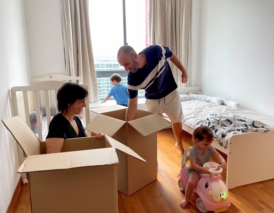 Israeli expatriate Atar Sandler, 35, packs up with her husband and children in their apartment in central Singapore for relocation to New York, after living in the Southeast Asian city-state for more than two years, January 8, 2022. Photo: Reuters