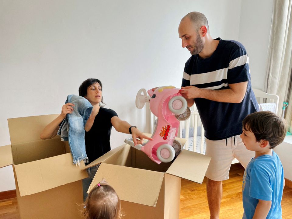 Israeli expatriate Atar Sandler, 35, packs up with her husband and children in their apartment in central Singapore for relocation to New York, after living in the Southeast Asian city-state for more than two years, January 8, 2022. Photo: Reuters