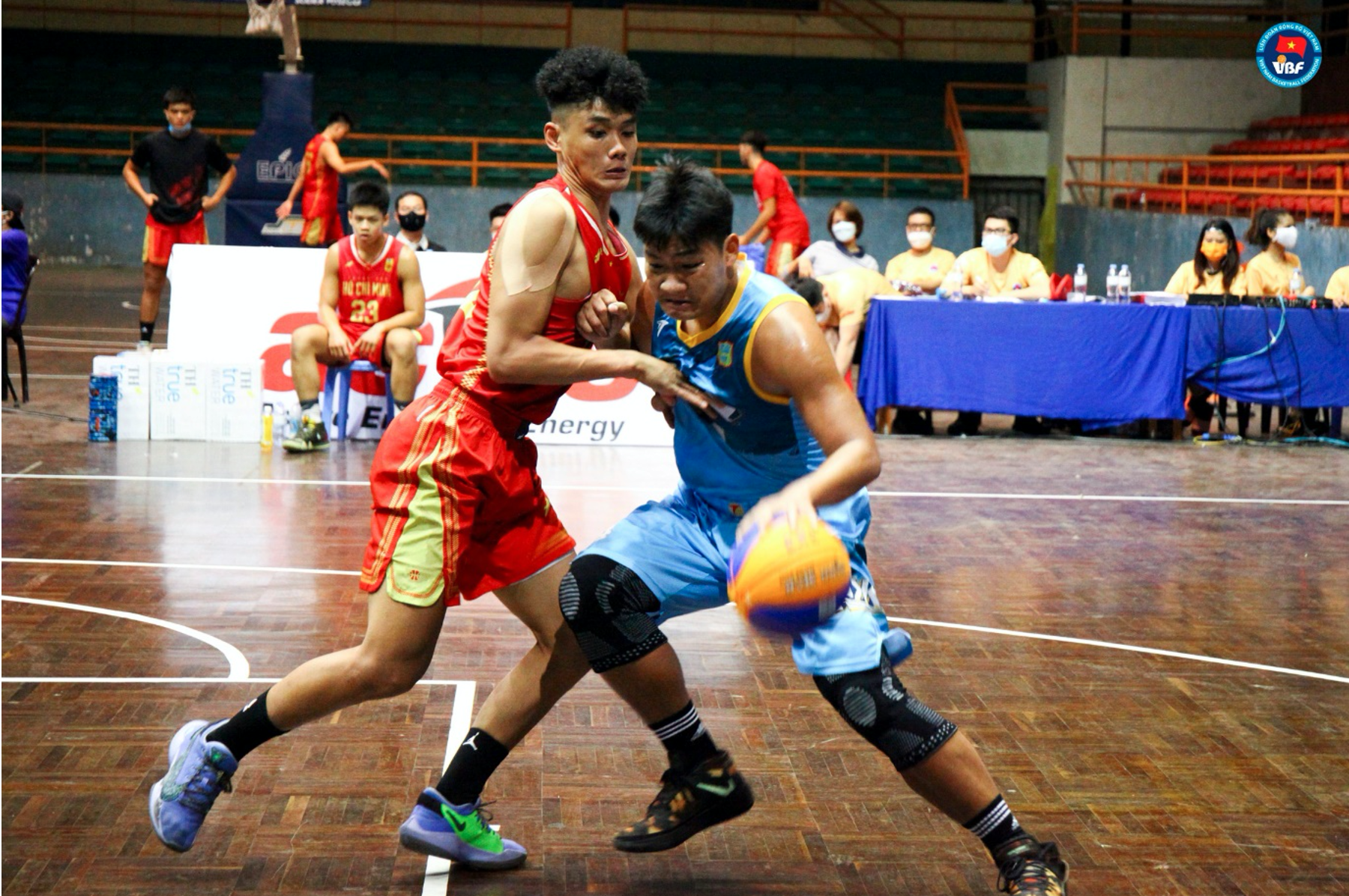 Group B teams' players compete at the 2021 National 3x3 U23 Basketball Championship. Photo: VBA