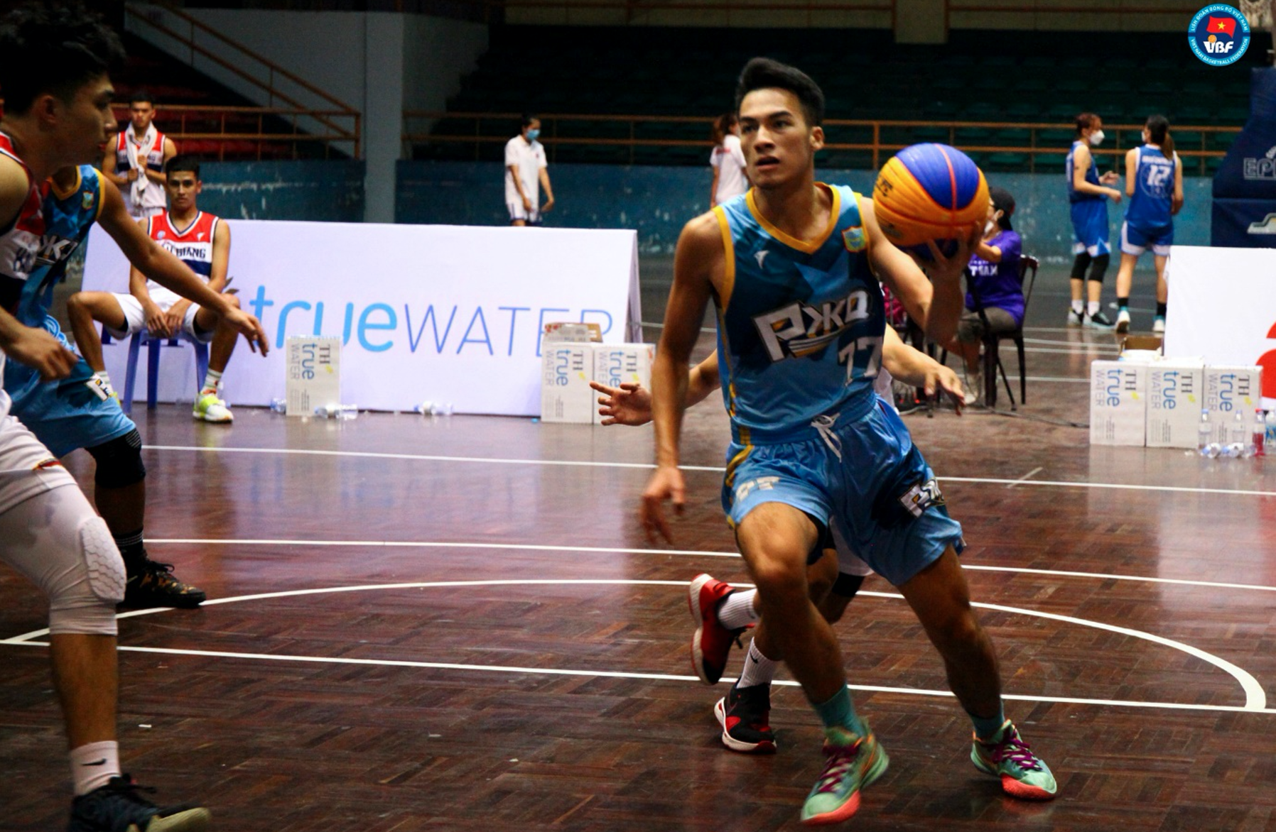 Air Defense - Air Force 2's Nguyen Tuan Anh competes at the 2021 National 3x3 U23 Basketball Championship. Photo: VBA