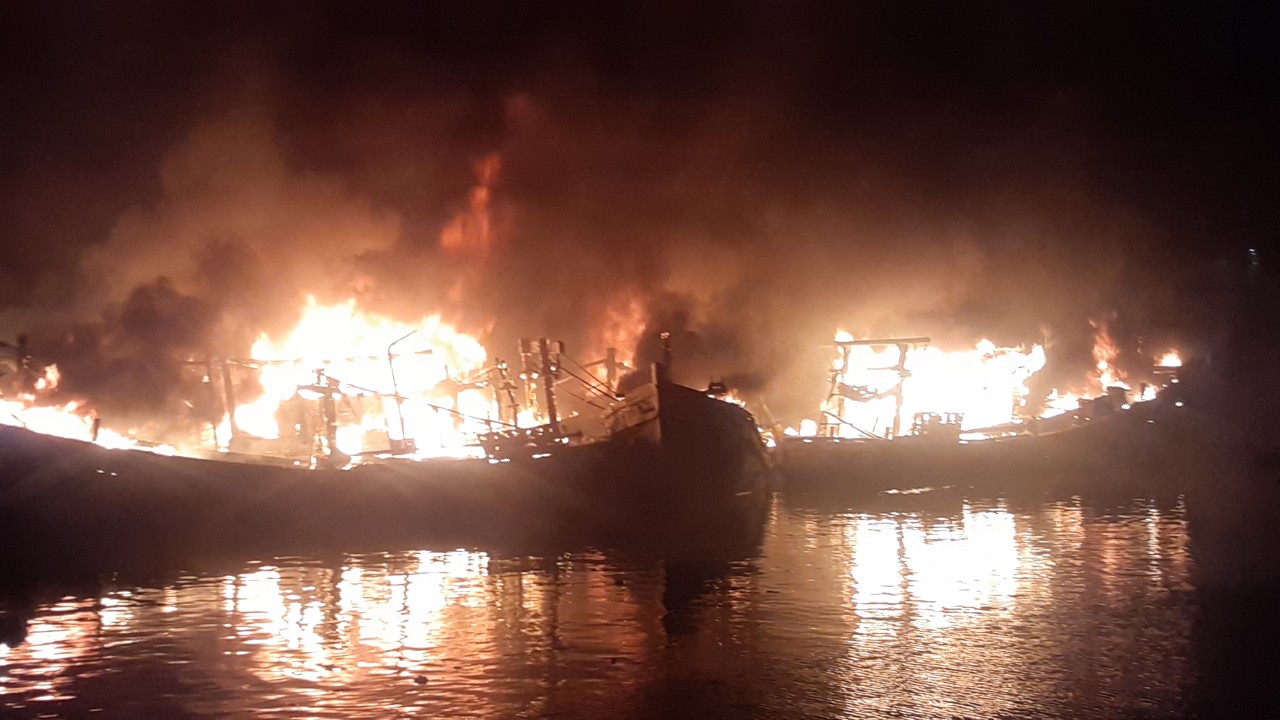 Fire burns at least 11 fishing boats docking at southern Vietnamese port