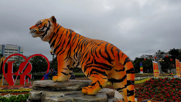 The tiger statue at Le Duan Park, Dong Ha City, Quang Tri Province. Photo: Quoc Nam / Tuoi Tre