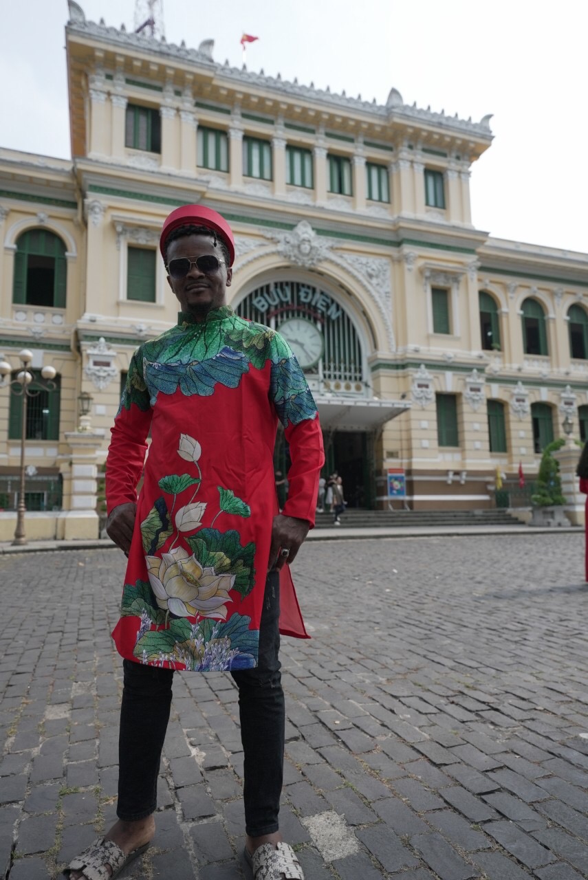 Nnadozie Uzor Nadis is seen wearing ao dai (Vietnamese traditional costume) in this supplied photo.