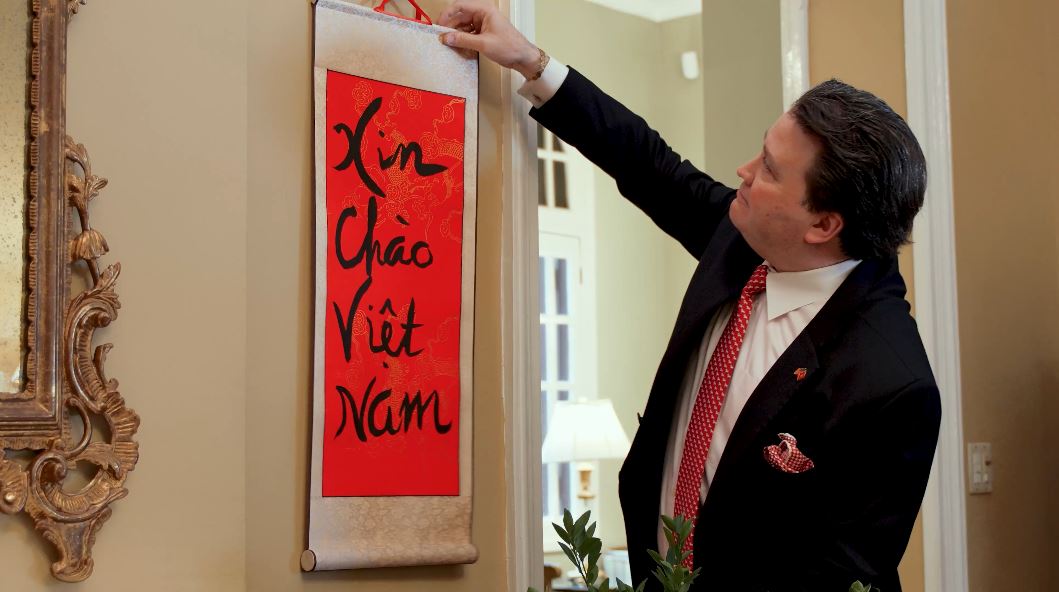 New US ambassador says hello to Vietnam with calligraphy