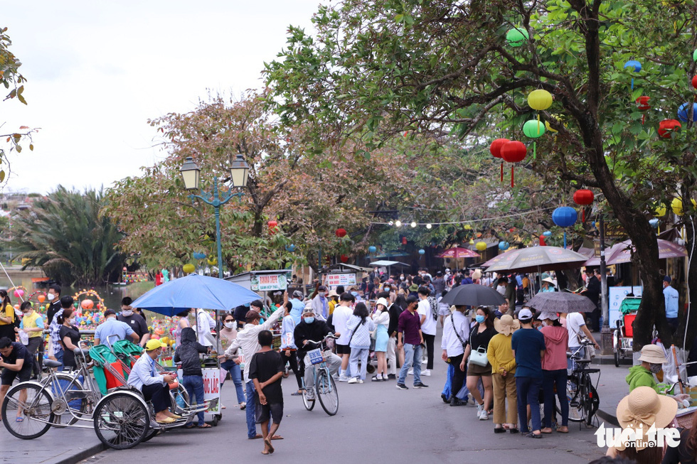 Thousands cram Vietnam’s Hoi An during Tet holiday